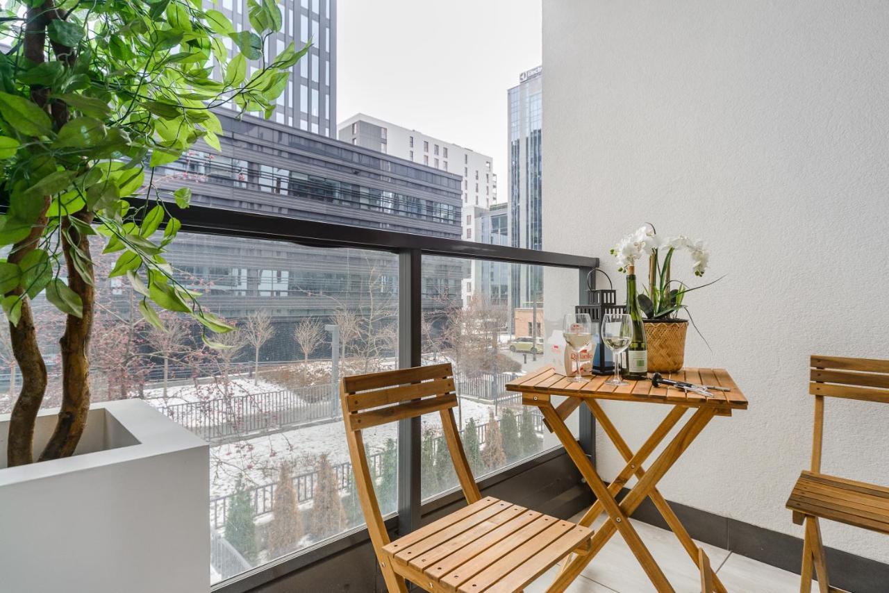 Modern Apartments With Access To The Pool Near Rondo Daszynskiego Station Warsaw Exterior photo